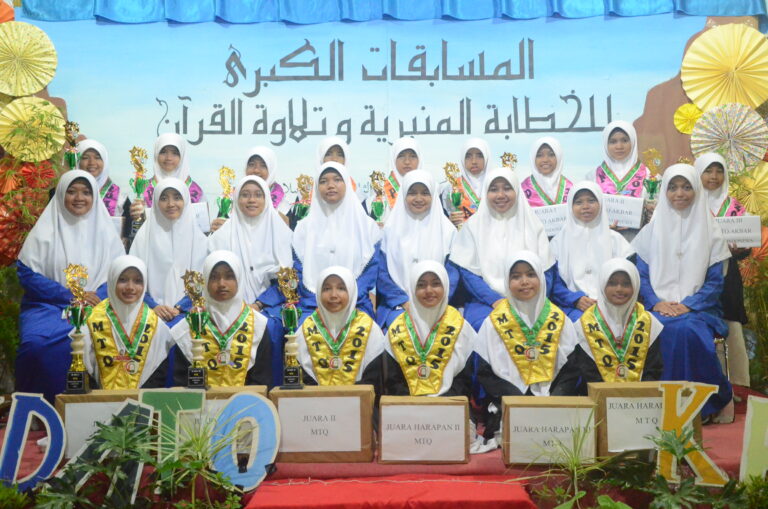 BENTUK MUSLIMAH PEMBUKA GERBANG PERADABAN ISLAM
