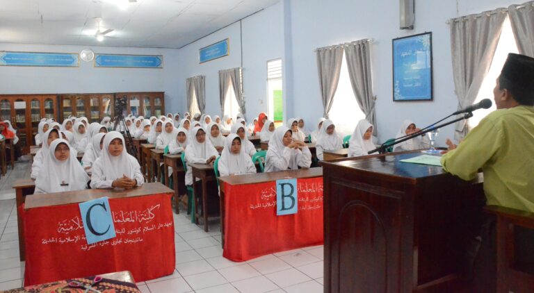 Seminar tentang Pengolahan Sampah Ajak Santri Berdayakan Sampah