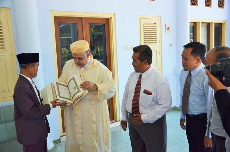 Al-Ustadz Belaid Hamidi al-Khathath Beri Ijazah 14 Orang Santri dan Asatidz PMDG