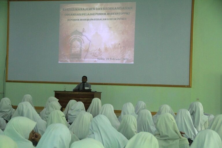 Usai Pelantikan, Gontor Putri 3 Gelar Kursus Manajemen dan Keorganisasian