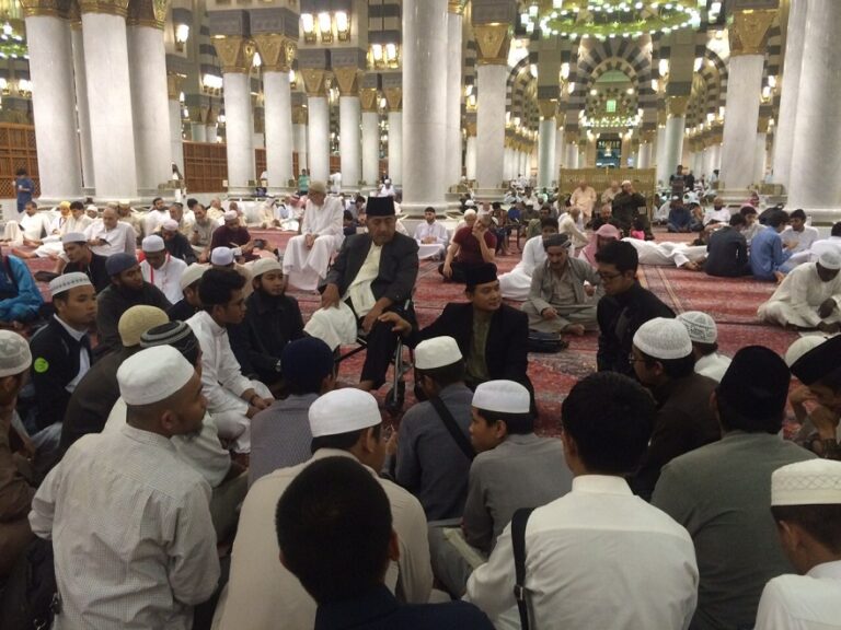 Sore di Rumah Kyai Syukri Sepulang Umrah