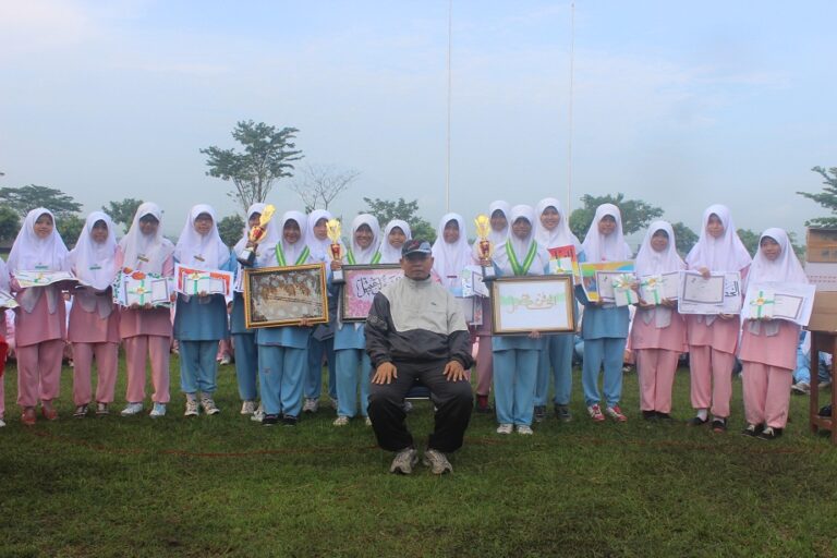 Gontor Putri Kampus 3 Gelar Lomba Khat ‘Araby