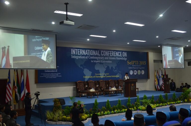 Kiai Hasan Beri Sambutan pada ‘Grand Opening’ SeIPTI di Unida Gontor