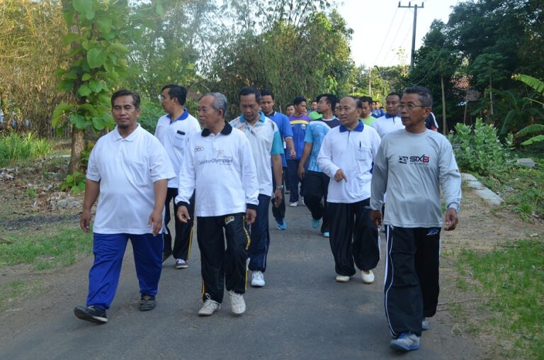 DEMA Kampus Gontor Adakan Jalan Santai Bersama Piminan PMDG