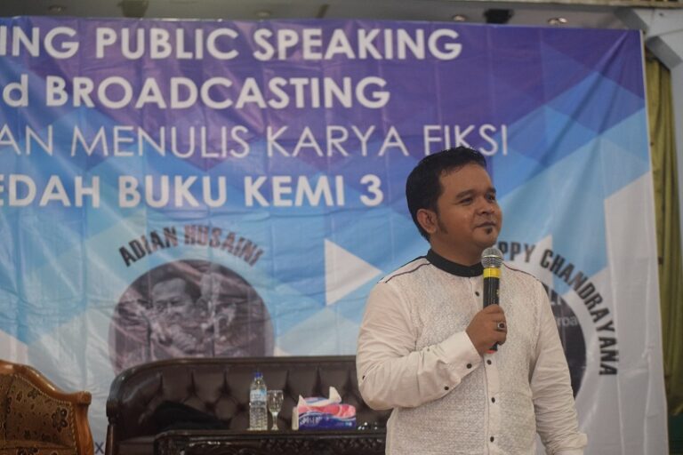Bumikan Jurnalistik di PMDG, ITQAN Gelar Seminar Jurnalistik dan Bedah Buku Kemi 3