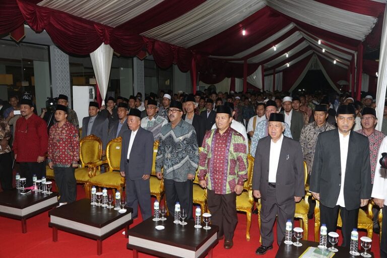 Tiga Belas Anggota Badan Wakaf Hadiri Silatnas Forum Pesantren Alumni