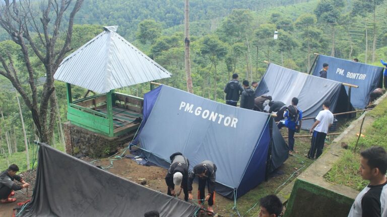 Pupuk kebersamaan, Dema adakan Camp untuk guru-guru