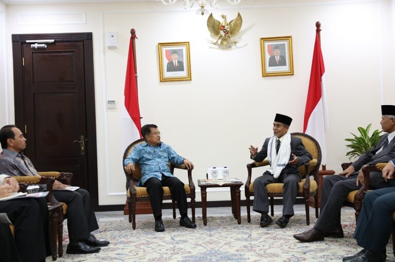 Sampaikan Undangan Acara Sujud Syukur, Pimpinan Gontor Temui Wapres RI