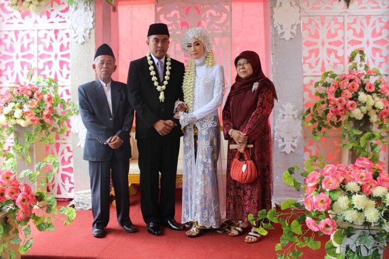 Hadiri Pernikahan Kader M. Ikrom, Kiai Syamsul Tegaskan Makna ‘Kader Gontor’
