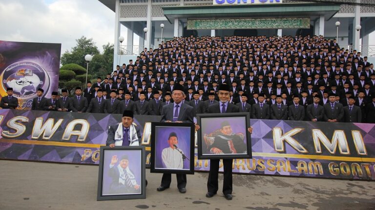Perfotoan Siswa Akhir KMI 2016 Dihadiri Badan Wakaf PMDG