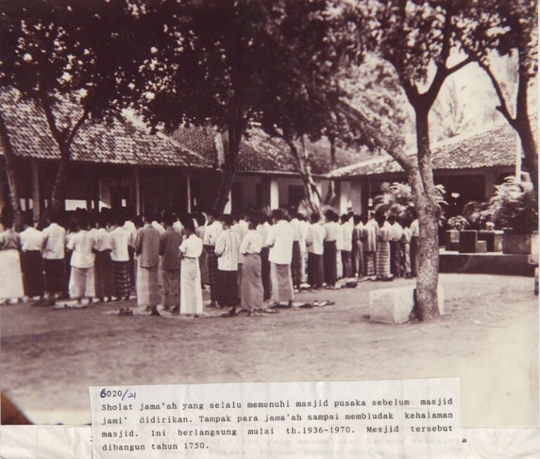 Buku yang Merekam Sejarah 90 Tahun Gontor ini Dekati Deadline
