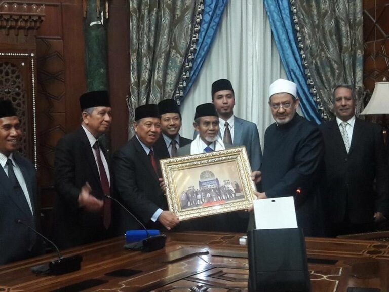 Temui Grand Syaikh Al-Azhar, Kiai Hasan Pastikan 50 Beasiswa Tahunan untuk Gontor
