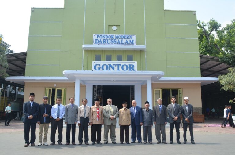 Direktur Darussalam Press, Mesir, Berikan Bantuan Buku Ke Pondok Gontor