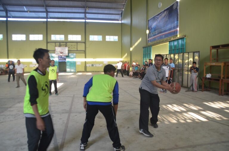 Saat Menteri Agama Bermain Basket