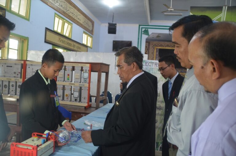 Laboratory Science Expo: Pameran Karya Laboratorium Santri
