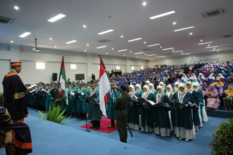 UNIDA GONTOR Gelar Wisuda Sarjana dan Pasca Sarjana di Gedung Terpadu