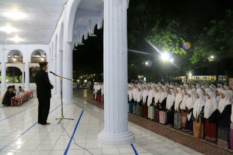 Gong Pembukaan Belajar Malam Semangatkan Santriwati
