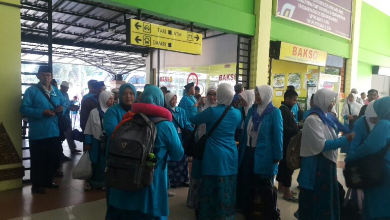 Rombongan Jama’ah umrah Gontor tiba di Bandara Adi Soemarmo Solo