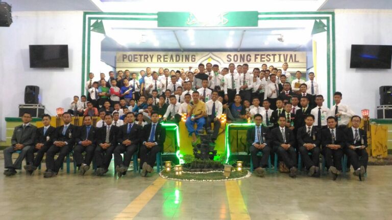 Gontor Adakan Song Festival and Poetry Reading