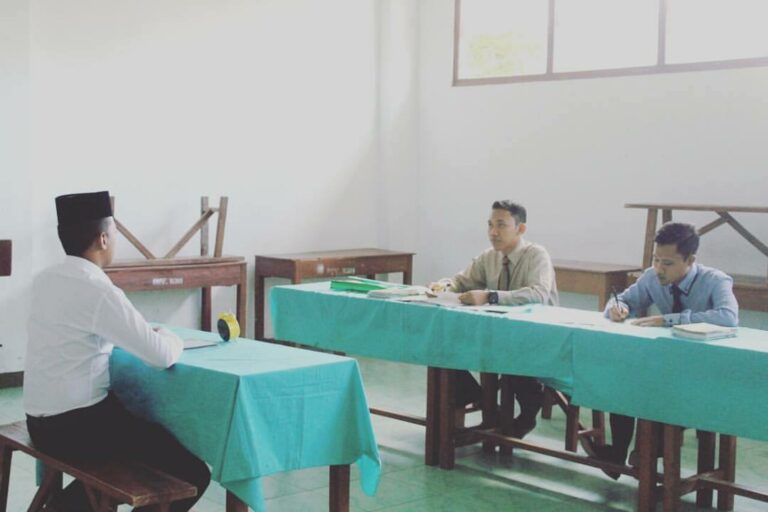 Ujian Lisan: Satu Bentuk Evaluasi Pembelajaran Selama Satu Semester