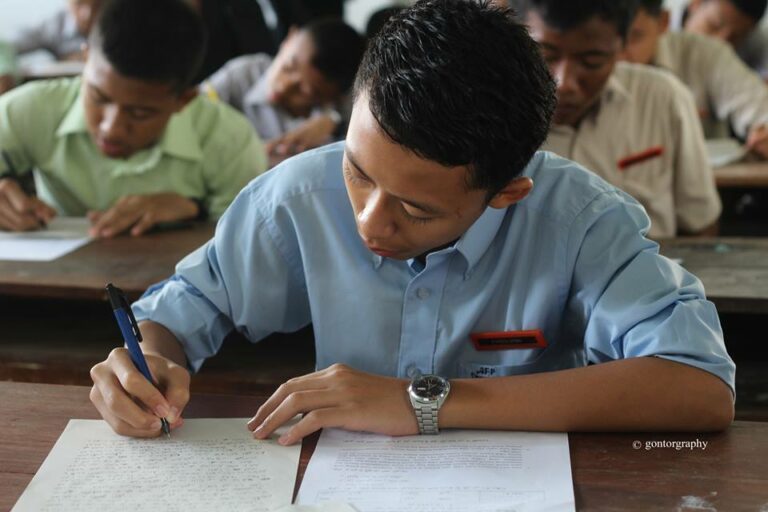Ujian Tulis Awal Tahun : “Bil Imtihaani Yukromul Mar’u au Yuhaanu”