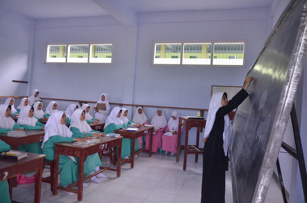 Suasana Micro Teaching bersama Na'imatus Salwa /6D