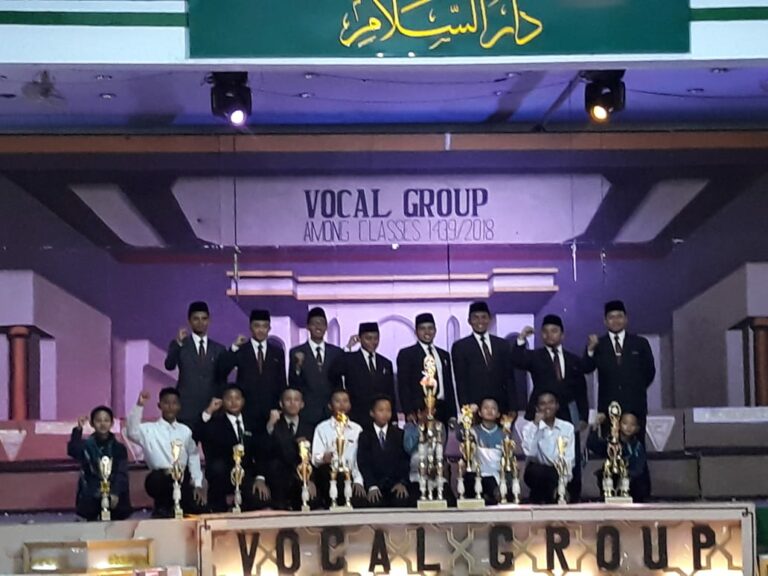 Kelas 2 Keluar Sebagai Juara Umum Folksong Antarkelas