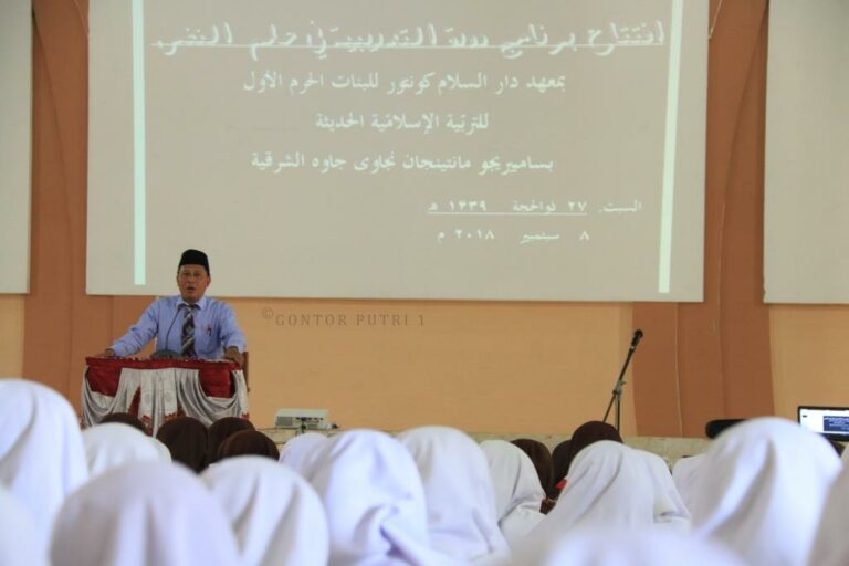 Meningkatkan Pendidikan Berorganisasi Santri Dengan Training Psikologi