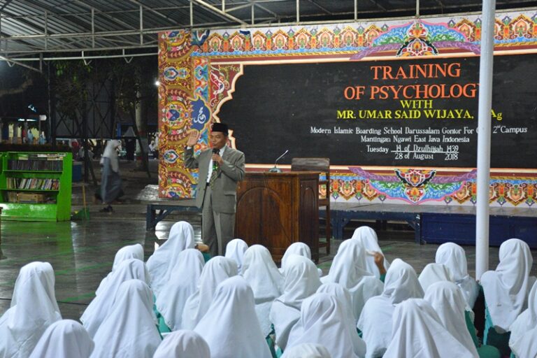 Membentuk Karakter Santriwati Dengan Training Psikologi