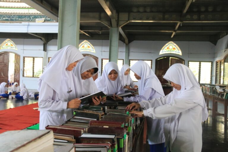 963 Santri Ikuti Acara Fathul Kutub Turoots di Gontor Putri 1