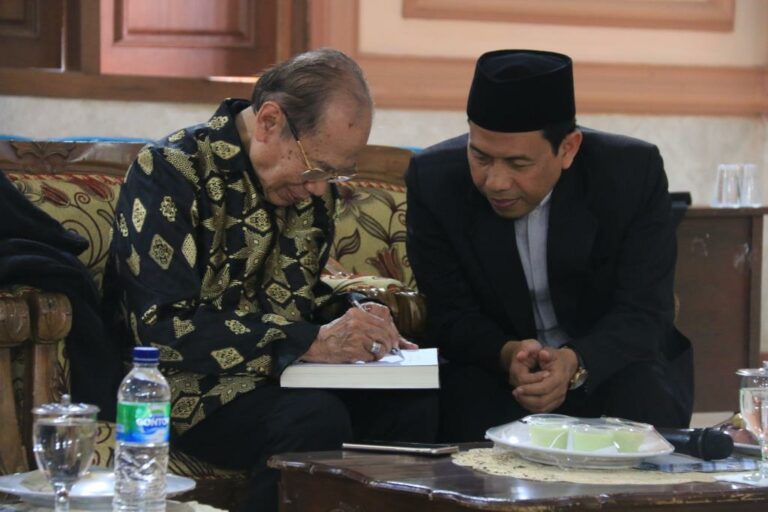 UNIDA adakan Seminar Nasional bersama Prof. Ahmad Mansur Suryanegara (Penulis Api Sejarah)