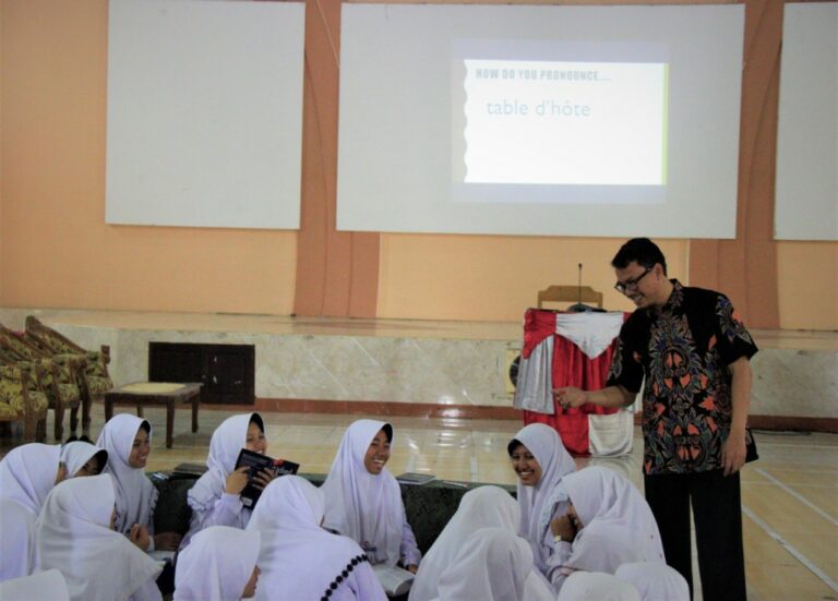 Gontor 2 Raih Juara Favorit Muharram Olympiad 2014