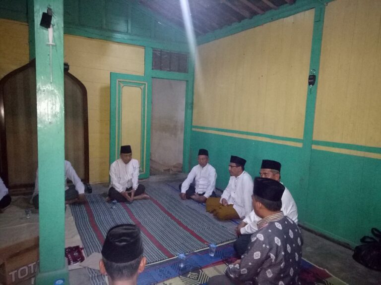 KH. Syamsul Hadi Abdan Menghadiri Takziyah Ibu Al-Ustadz Ahmad Suharto