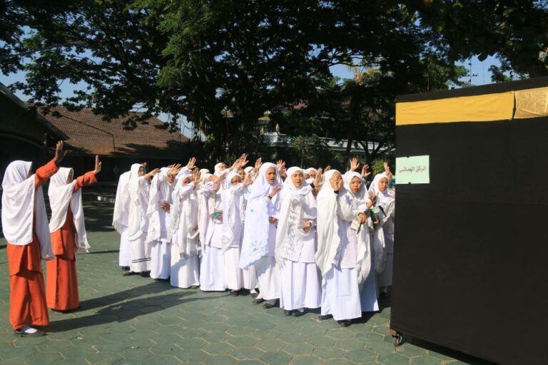 Manasik Haji Tingkatkan Ubudiyah Santriwati