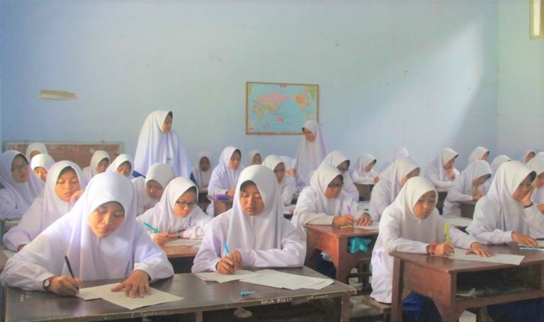 Peningkatan Stabilitas Belajar Santriwati melalui Ulangan Umum