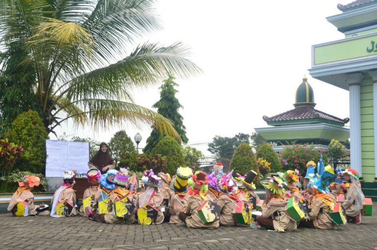 Tunjang Mentalitas Santri Dengan Latihan Pengembangan Kepemimpinan