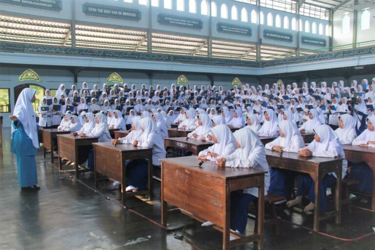 Tingkatkan Prestasi Akademis Dengan Cerdas Cermat Antar Kelas