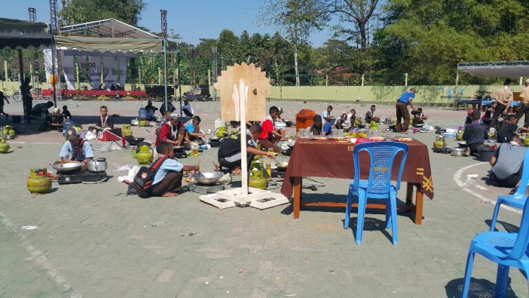 Tak Ada Rotan Akarpun Jadi, Tak Ada Daging Tahu Tempepun Jadi