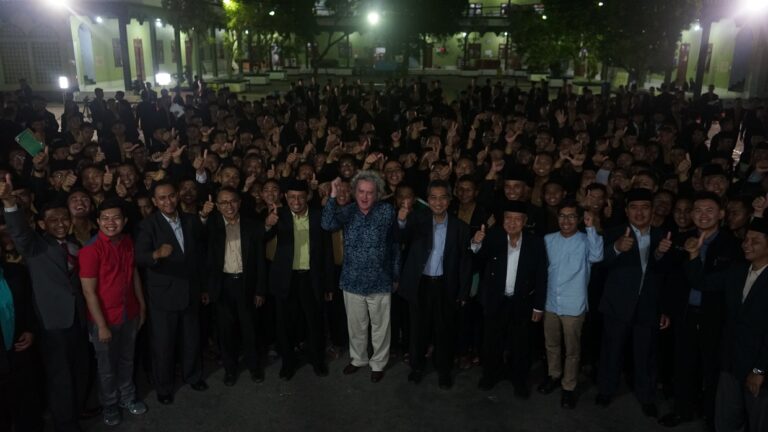 Direktur British Council Sambangi Pondok Modern Darussalam Gontor