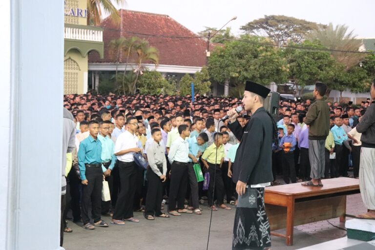 Seluruh Santri Ikuti Latihan Himne Oh Pondokku