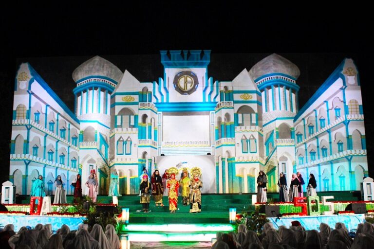 Santriwati Kelas 5 KMI, Sajikan Pergelaran Seni “Drama Arena”