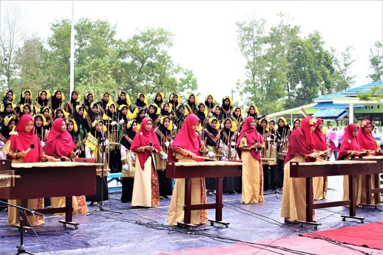 Tampil Beda, PKA Sajikan Alunan Angklung