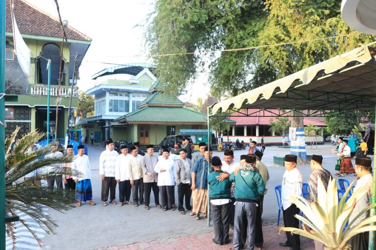 Keluarga Besar PMDG Sambut Kepulangan Jama’ah Haji Gontor