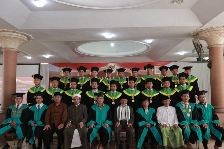 K.H. Hasan Abdullah Sahal Hadiri Wisuda ke-4 STKQ Al-Hikam, Depok