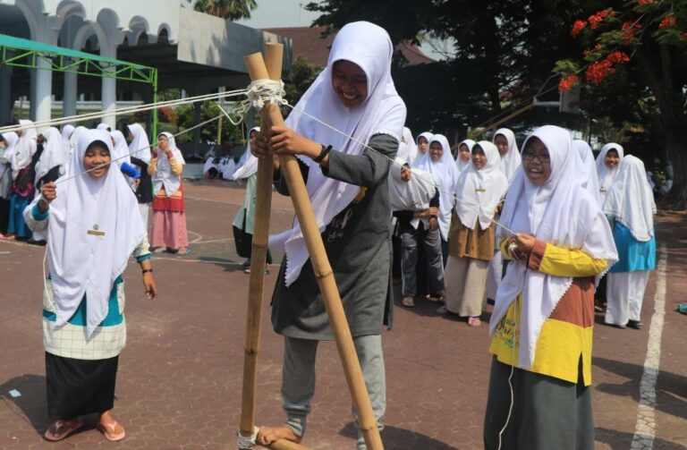 SCOUT ZONE; Adalah bukti hidupnya pramuka muslimah