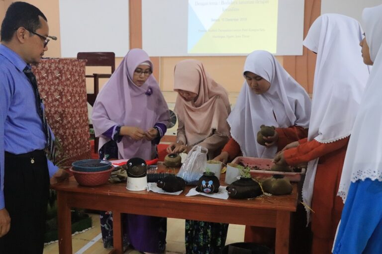 Seminar Pertamanan; Tumbuhkan Rasa Cinta Santriwati Terhadap Lingkungan