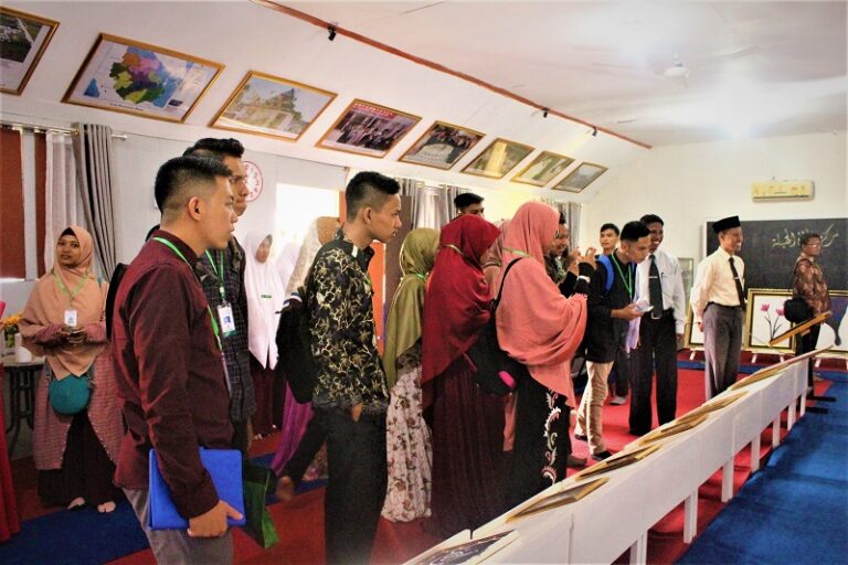 Karya Lukis Santriwati Sita Perhatian Para Guru Pesantren Ahlul Qur’an, Padang
