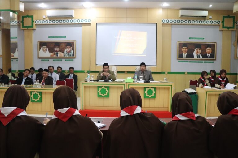PENGUKUHAN SOPM DAN KOORDINATOR;  Gontor titipkan segenggam amanah, kekuasaan, dan kewibawaan yang hanya sementara.