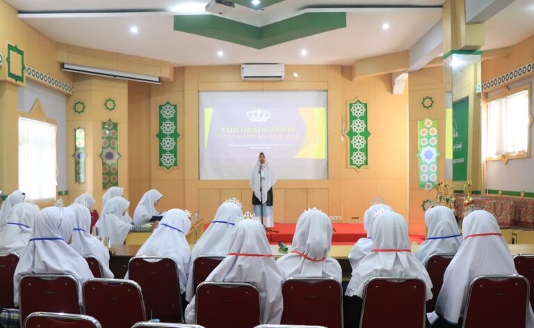 Cetak Kader Penggerak Bahasa dalam Superior Camp 2020