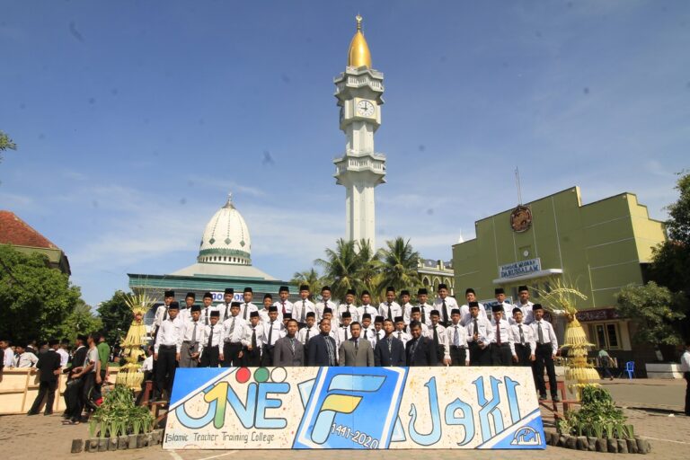 Dokumentasi Tahunan Pondok Dengan Perfotoan Santri